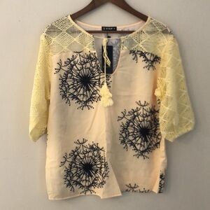 Sheilay top yellow & black feminine Floral Print & crochet lace tassels SZ Med